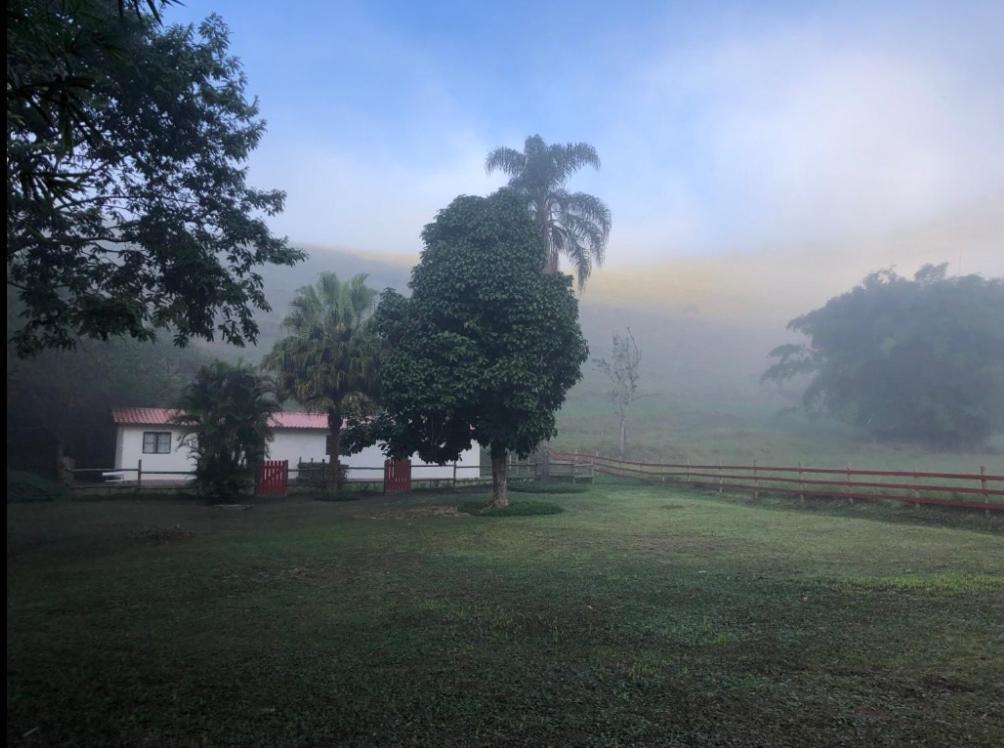 Vivenda Dos Guaranys -Um Projeto Ecologico - Casa Villa Conservatoria Luaran gambar